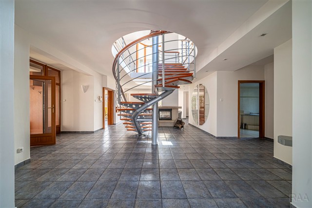 centrální část domu [33/66]