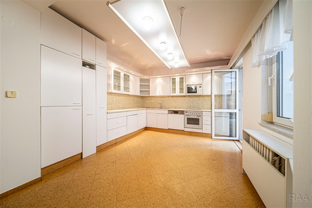 kuchyně s jídelnou [16/35]