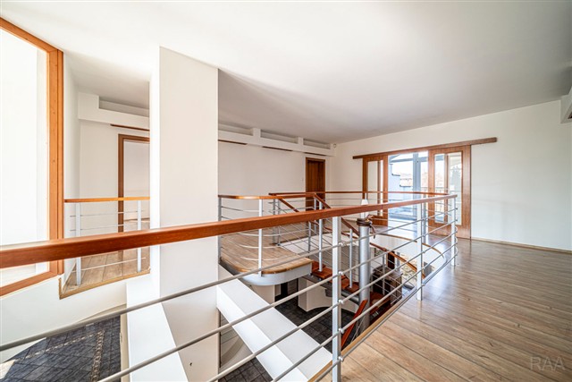 centrální schodiště [55/66]