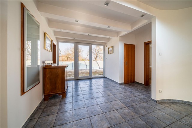 centrální část domu [36/66]