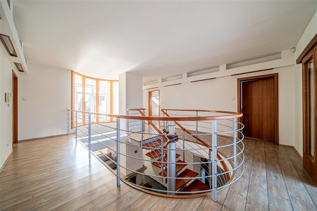 centrální schodiště [54/66]