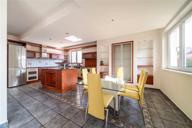 jídelna s kuchyní [46/66]